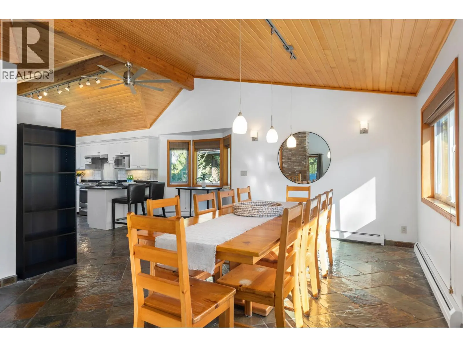 9548 EMERALD DRIVE