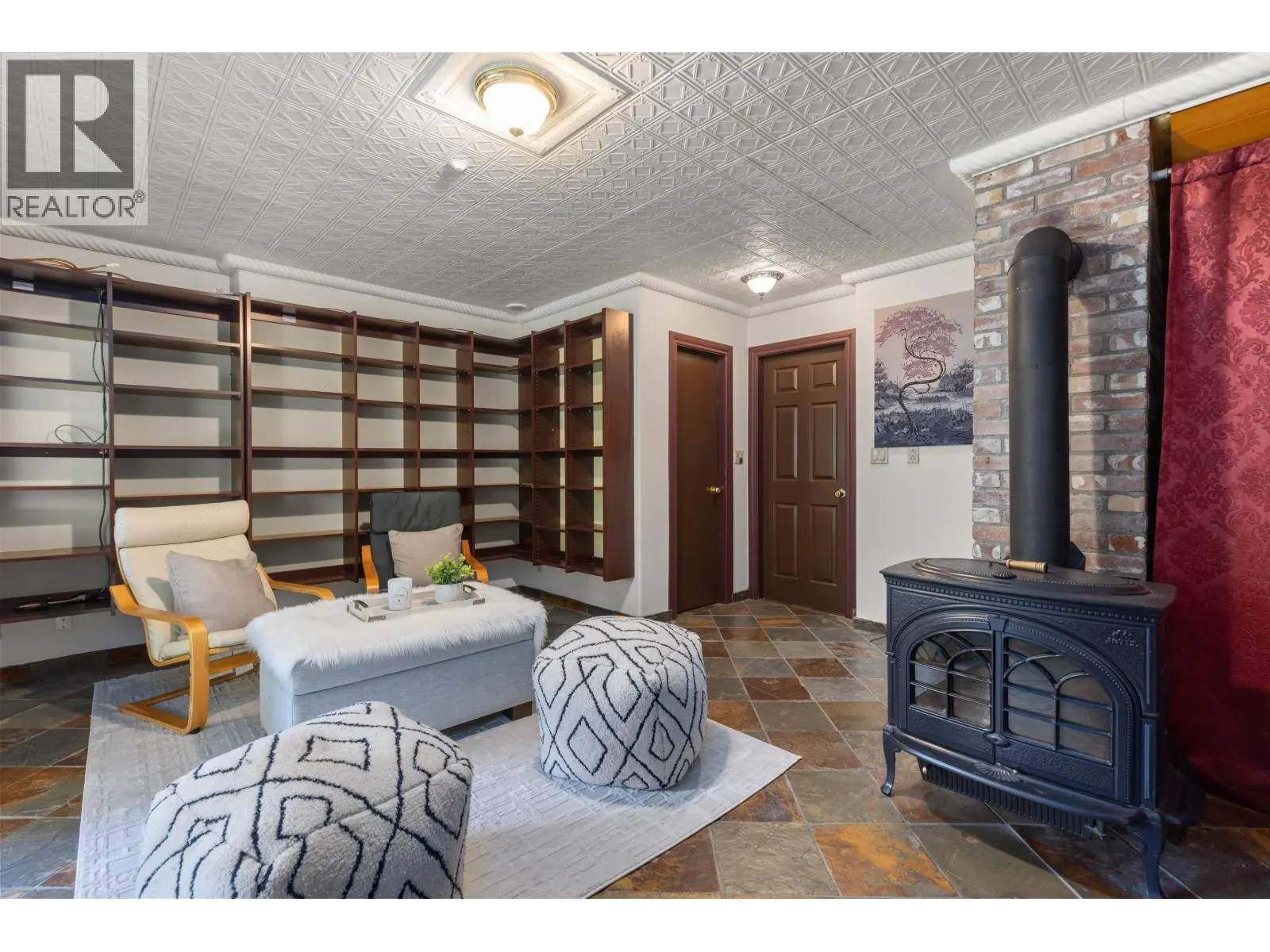 9548 EMERALD DRIVE