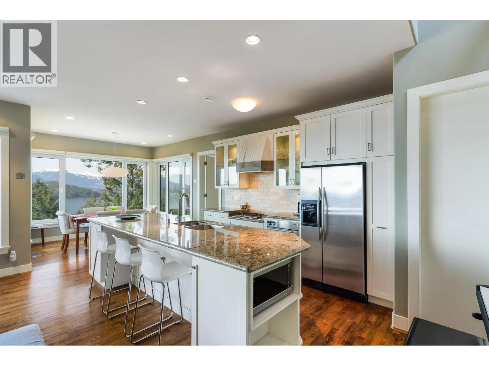 894 SCHOONER LANE