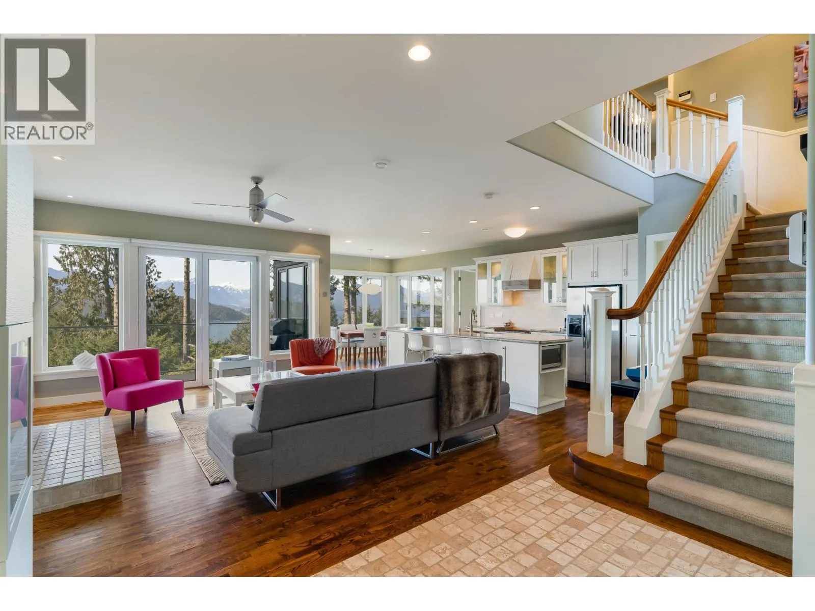 894 SCHOONER LANE