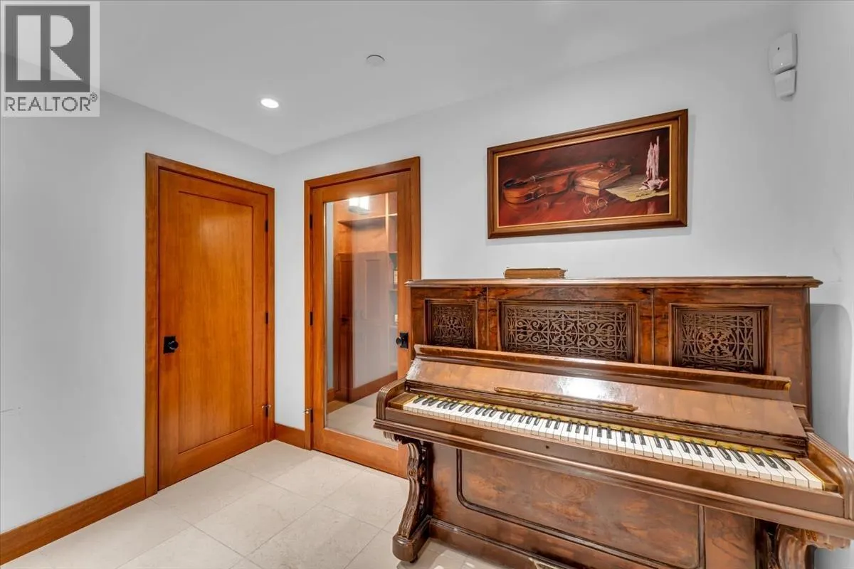 1125 GROVELAND COURT