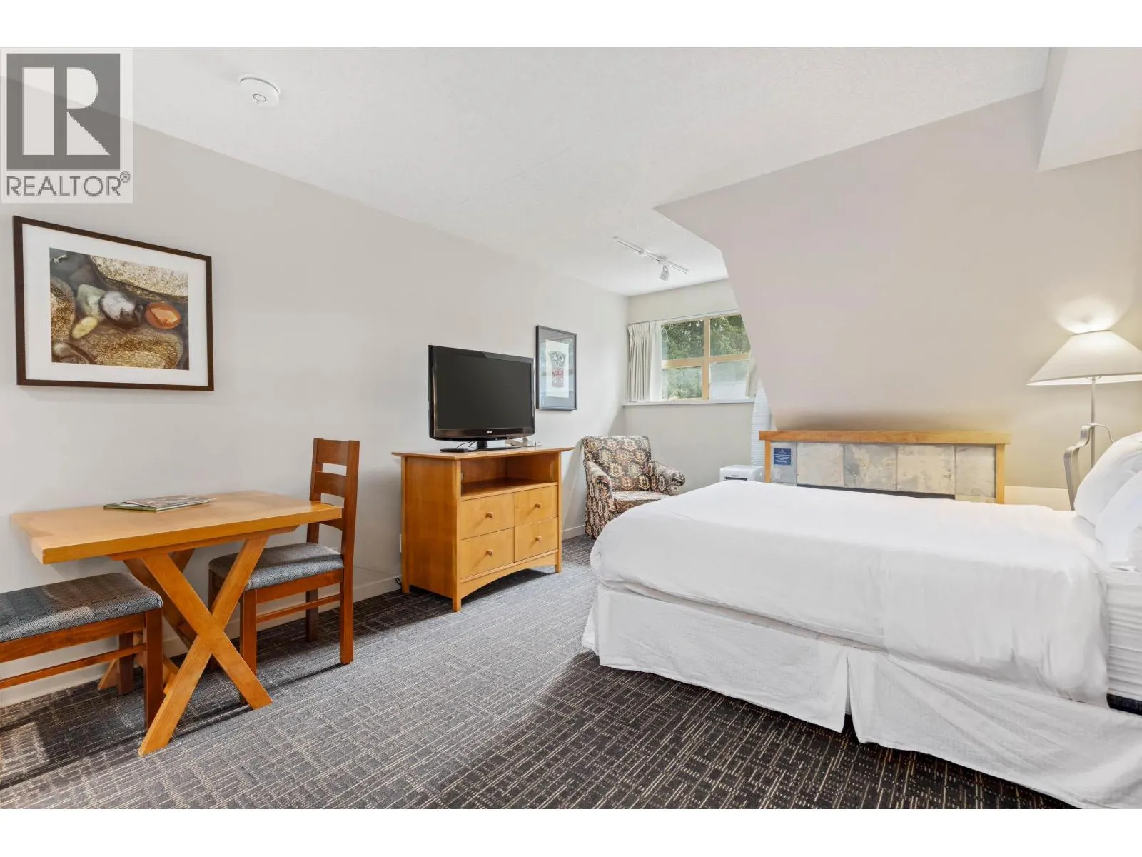 4407 4295 BLACKCOMB WAY