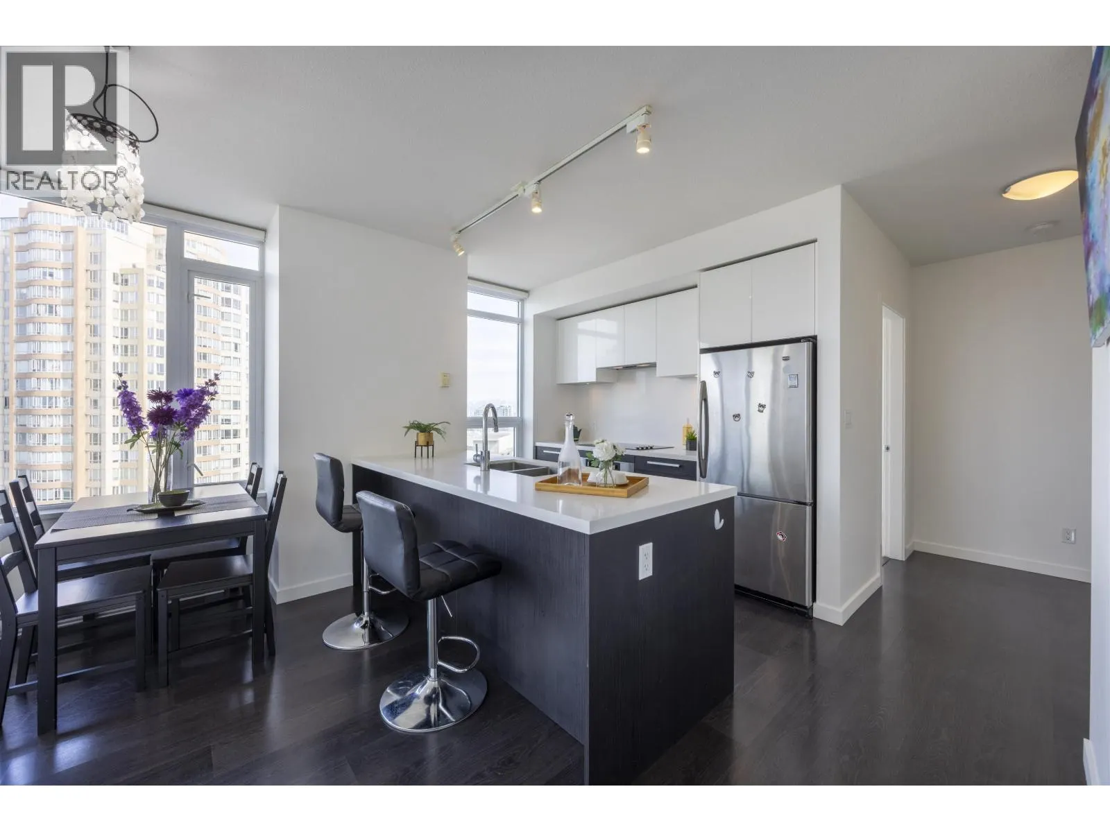 1709 6333 SILVER AVENUE