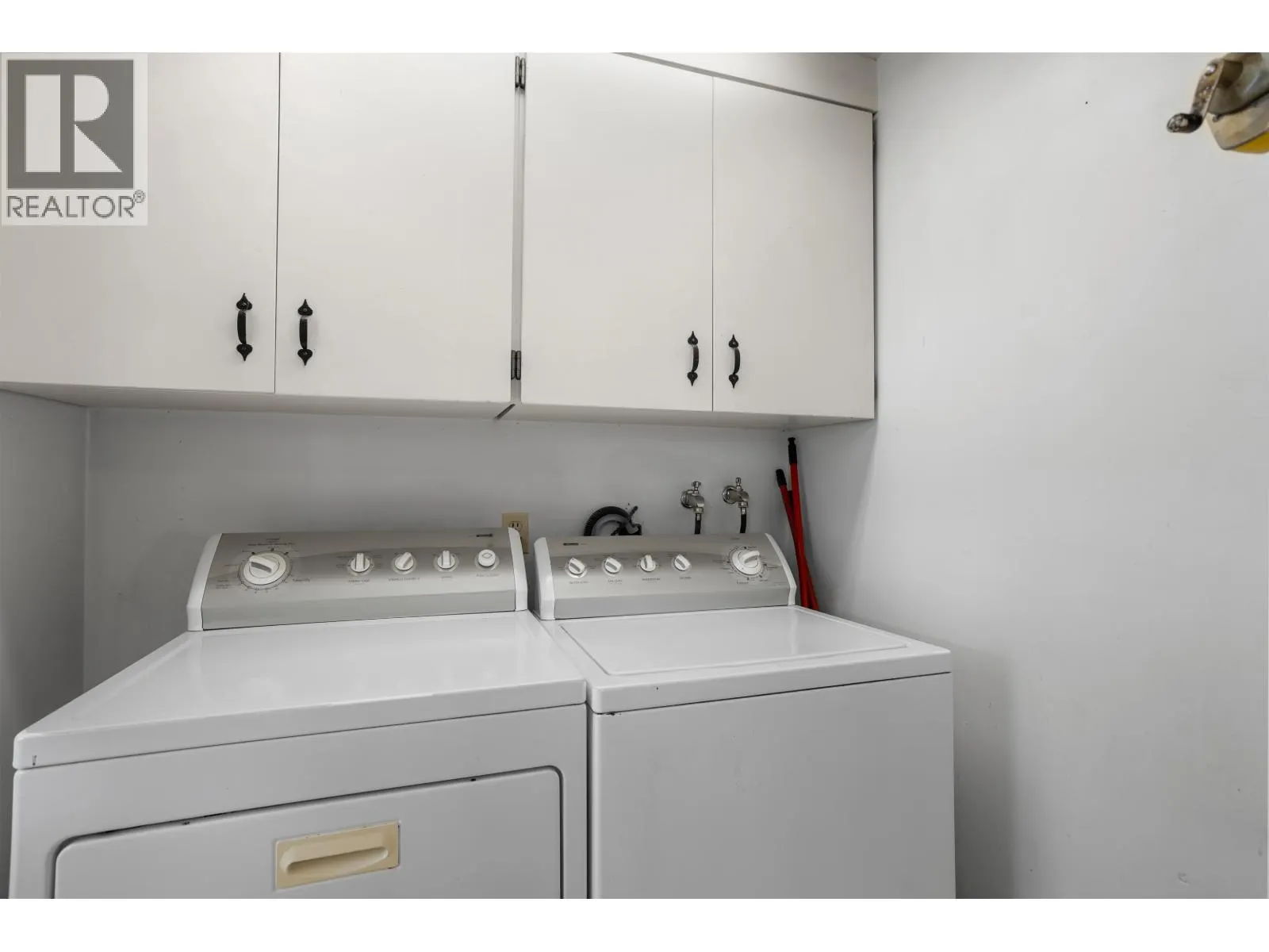 260 W 21ST STREET