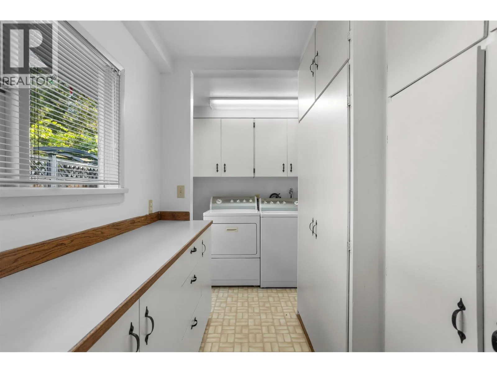 260 W 21ST STREET