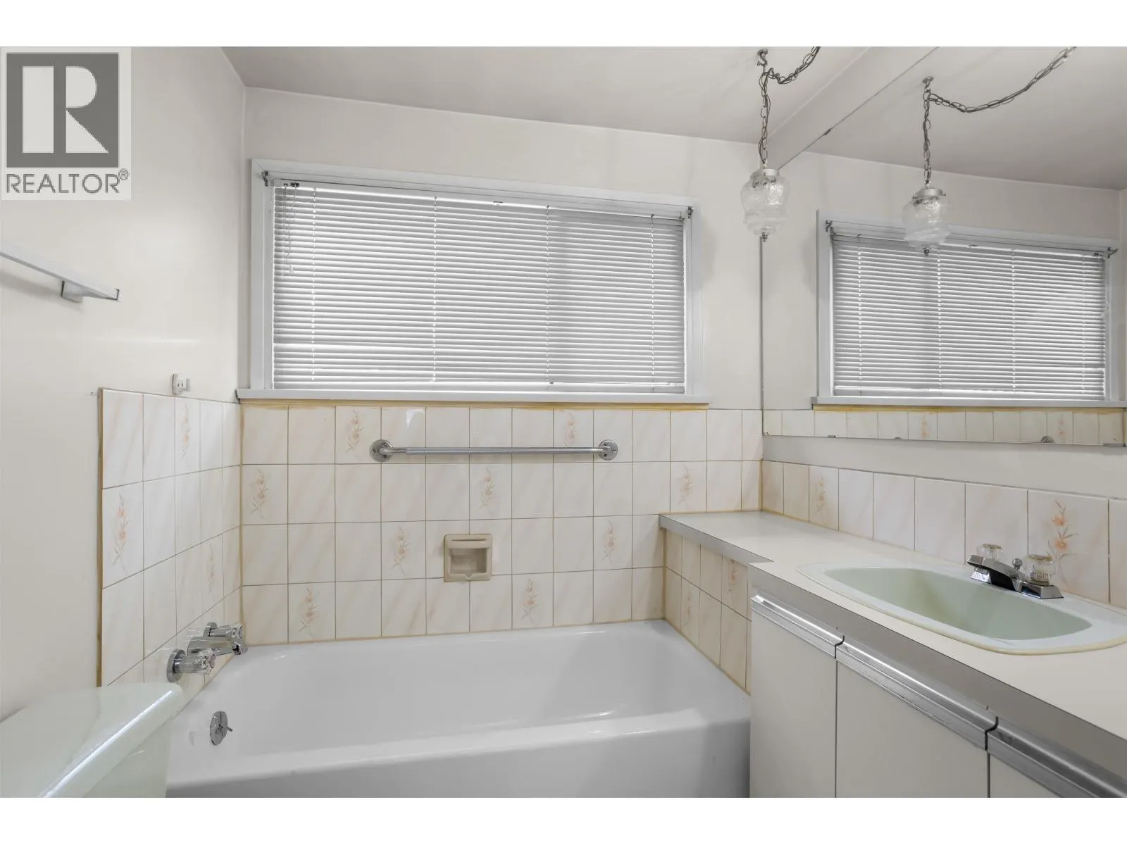 260 W 21ST STREET
