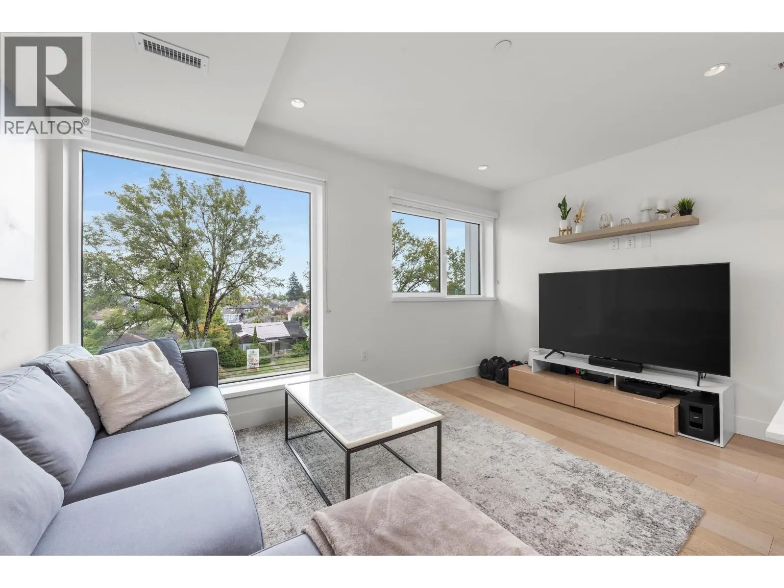 138 W WOODSTOCK AVENUE