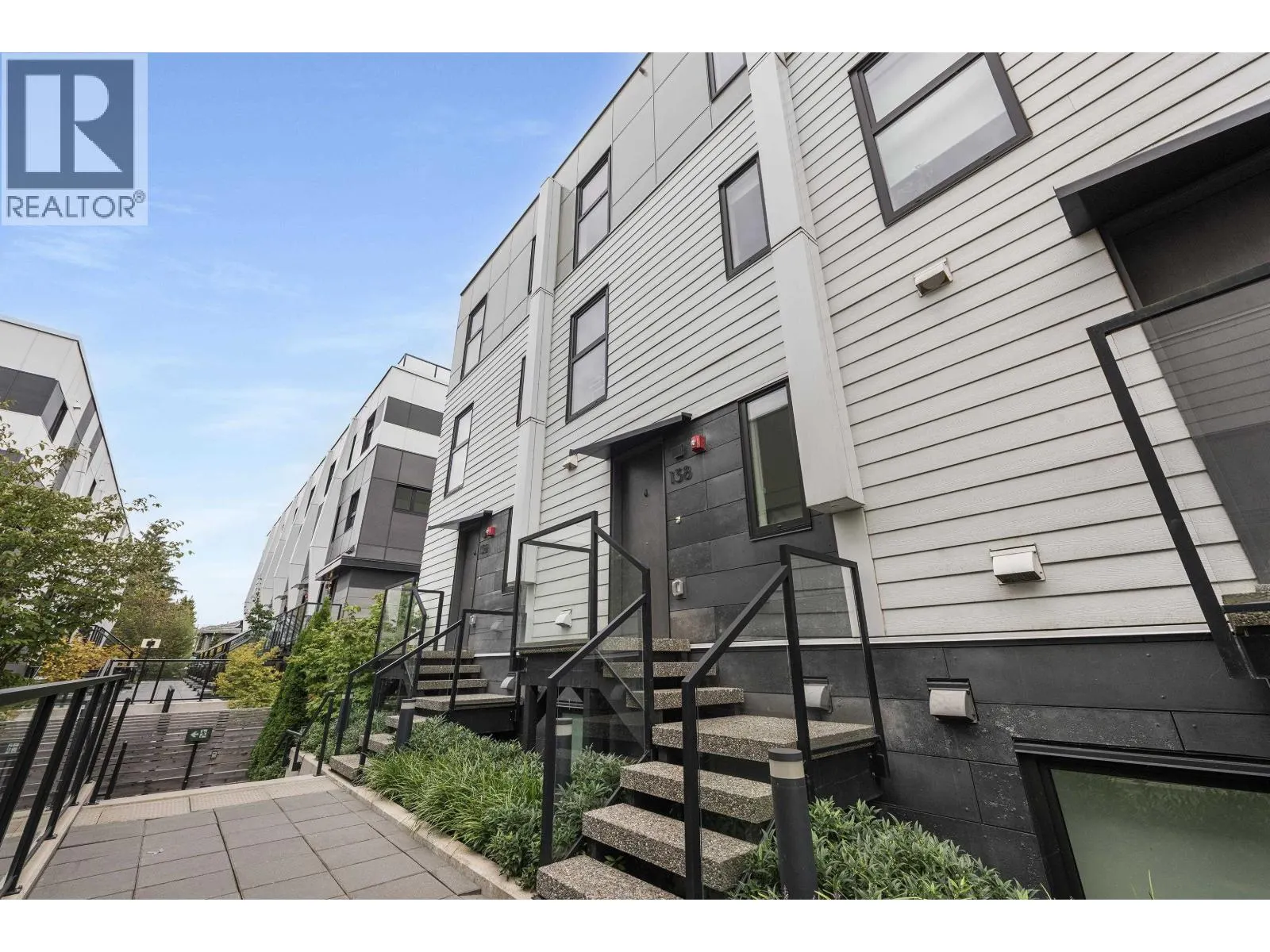 138 W WOODSTOCK AVENUE