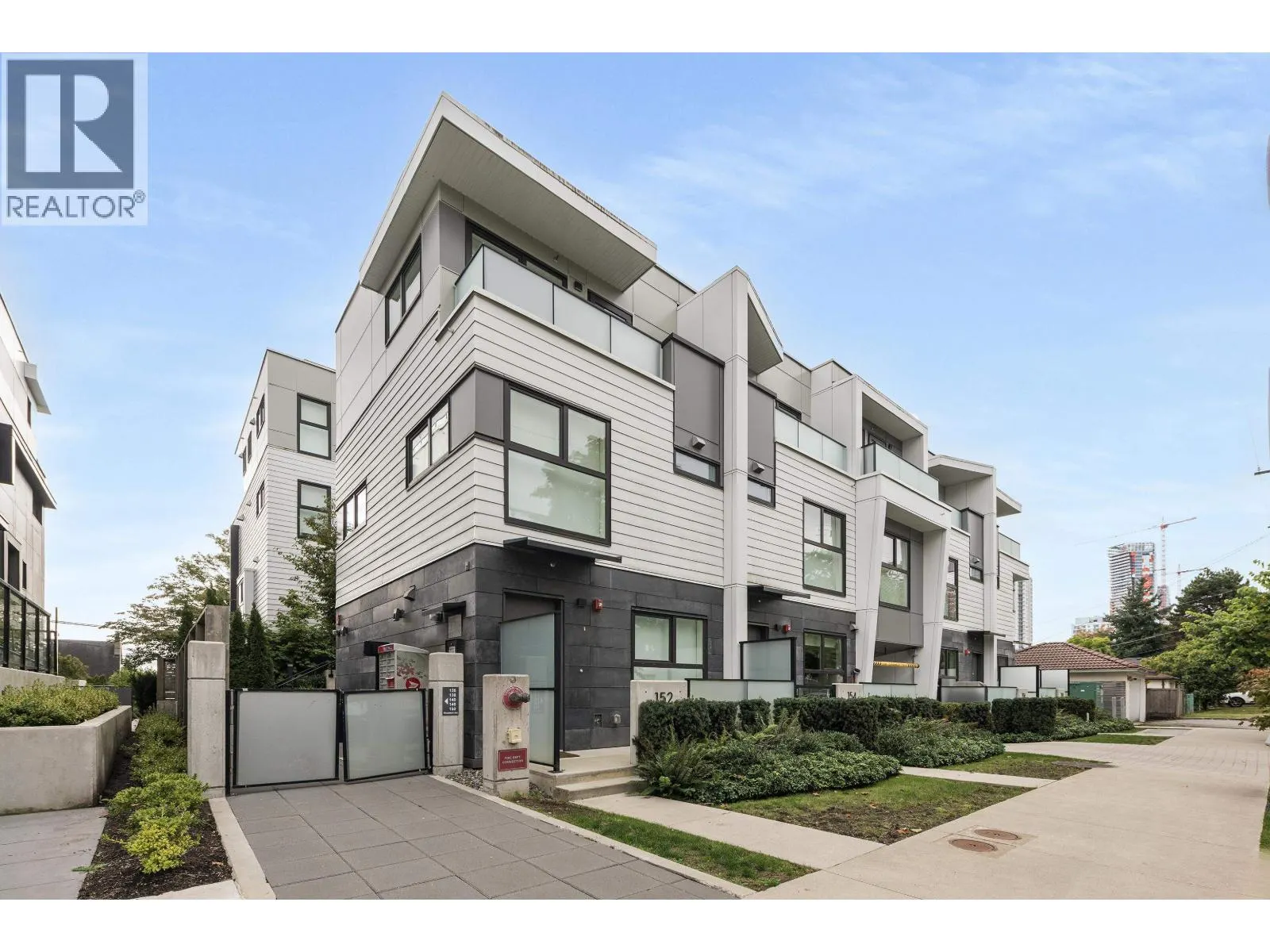 138 W WOODSTOCK AVENUE