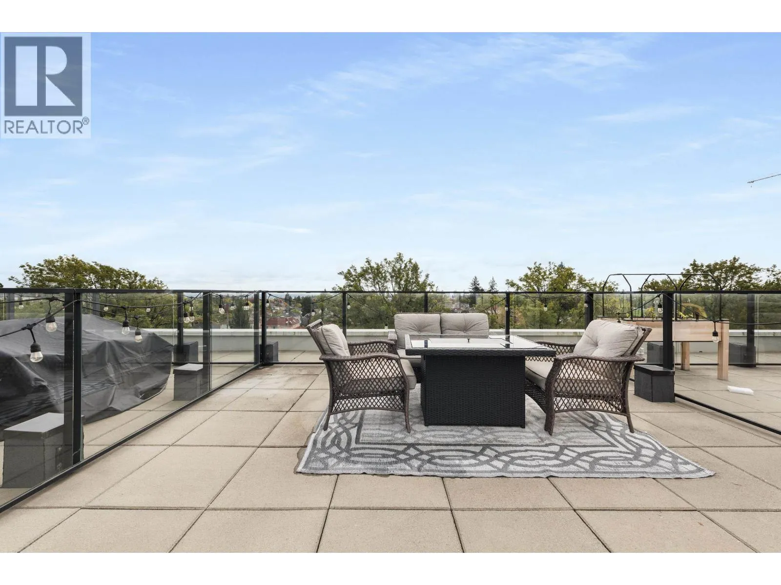138 W WOODSTOCK AVENUE