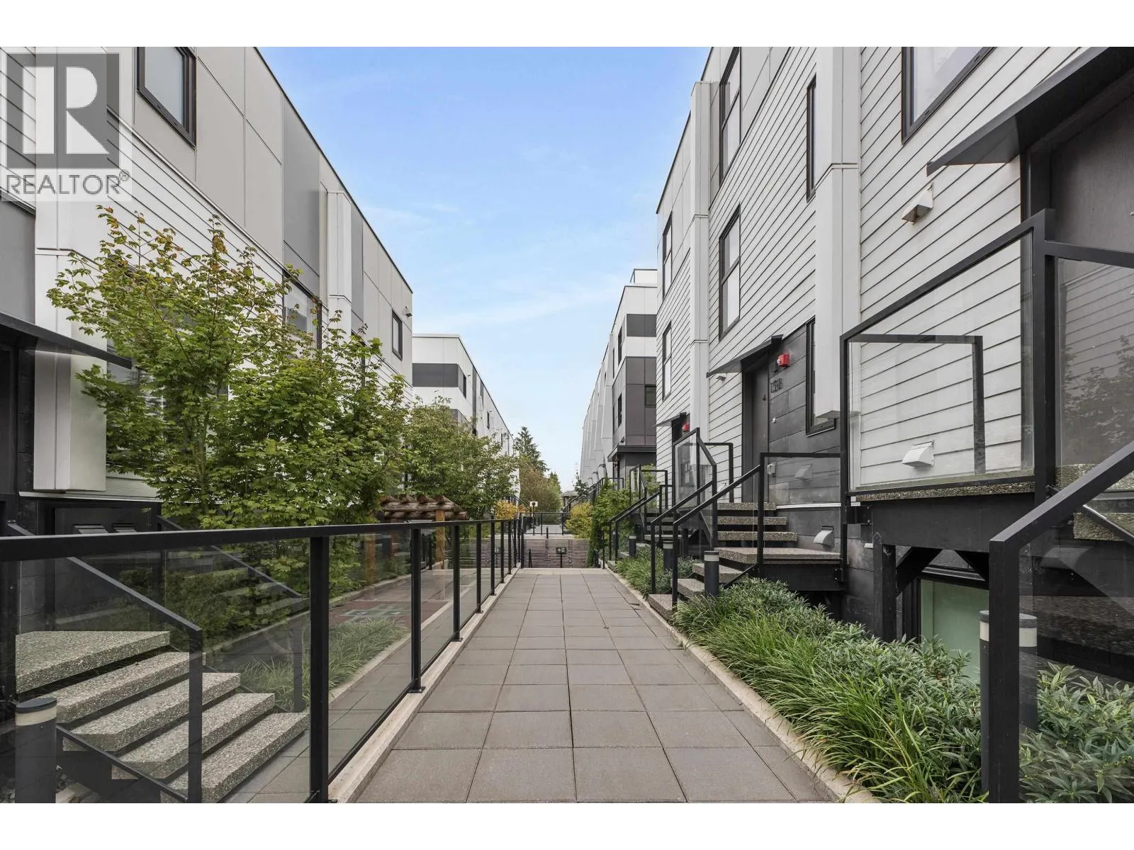 138 W WOODSTOCK AVENUE
