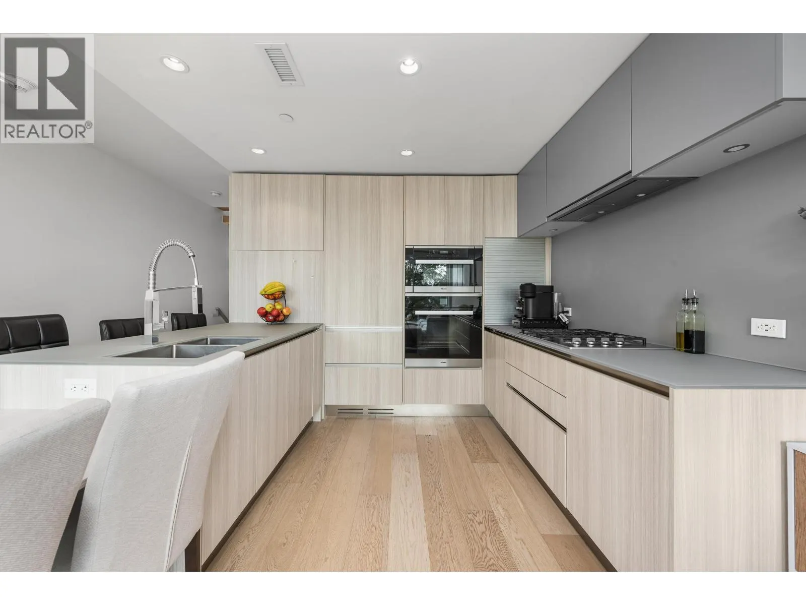 138 W WOODSTOCK AVENUE