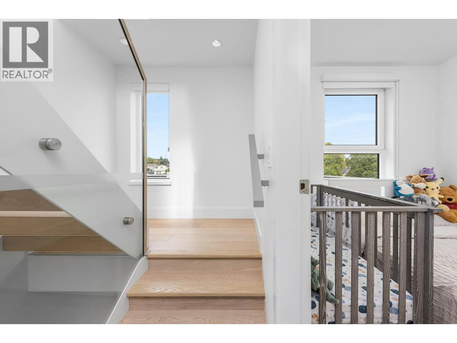 138 W WOODSTOCK AVENUE