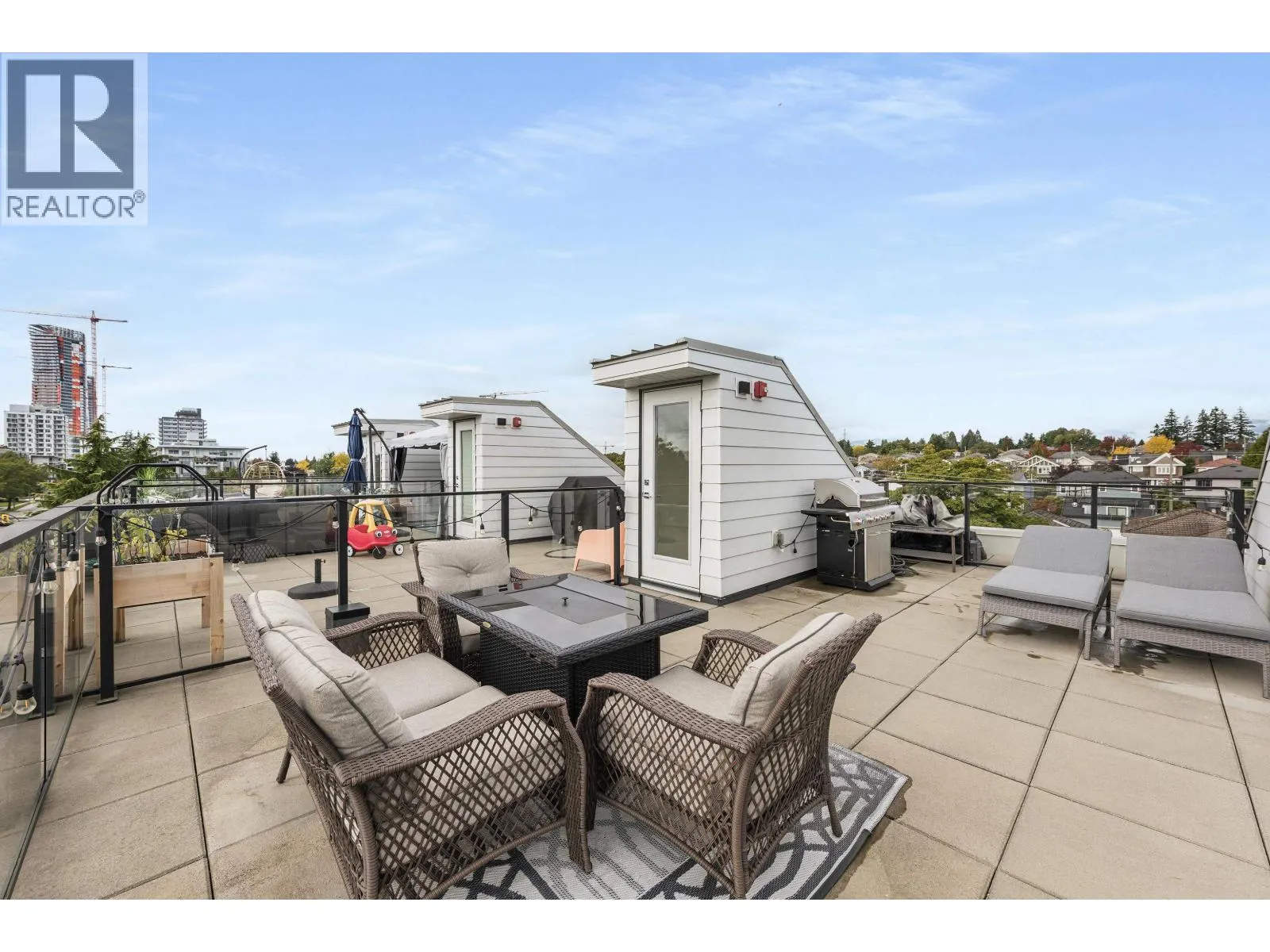138 W WOODSTOCK AVENUE