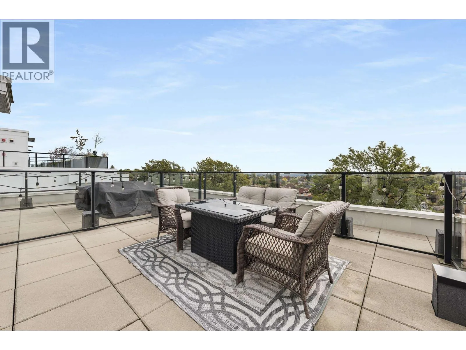 138 W WOODSTOCK AVENUE