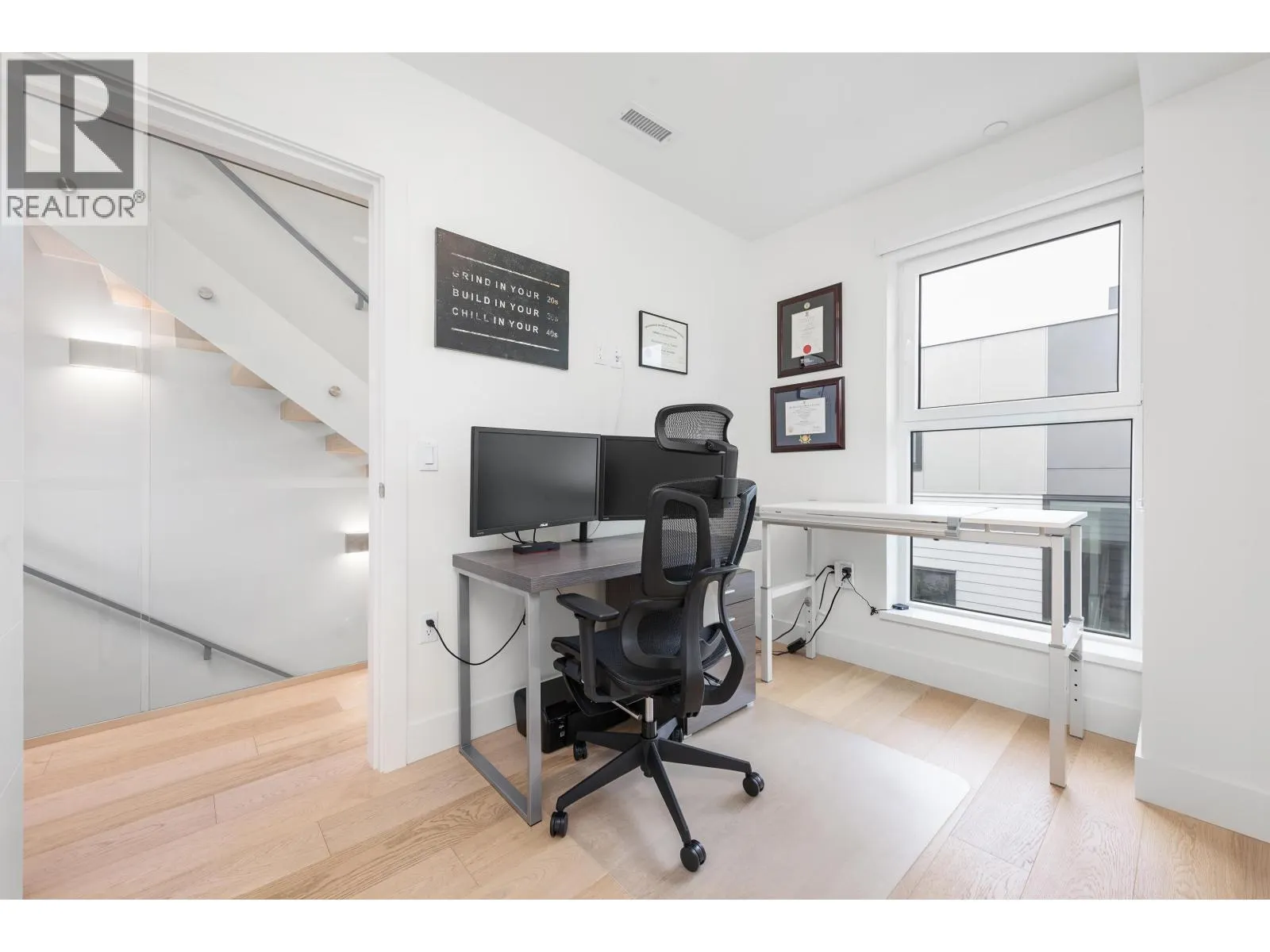 138 W WOODSTOCK AVENUE
