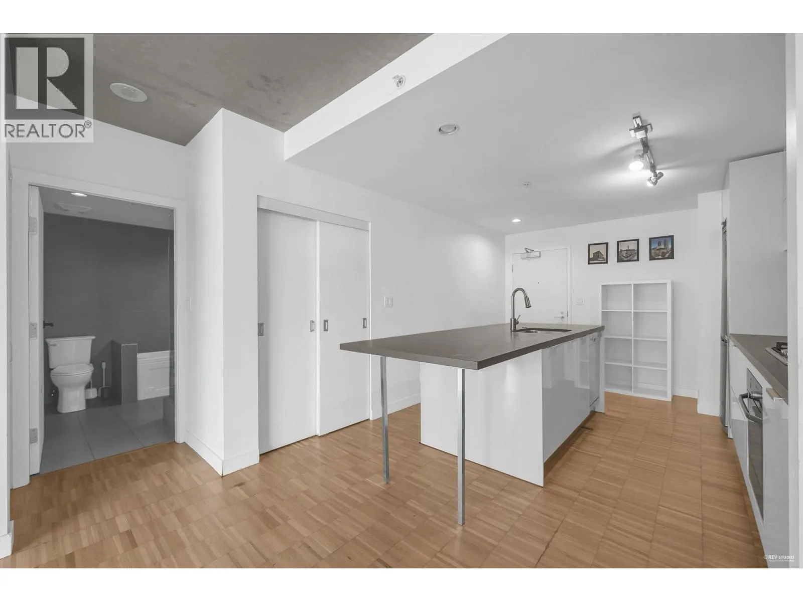 1707 108 W CORDOVA STREET