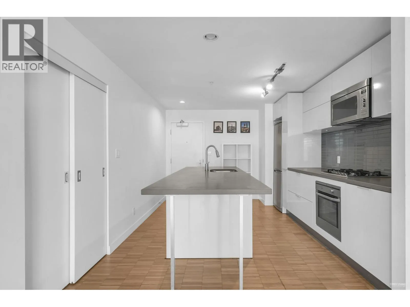 1707 108 W CORDOVA STREET