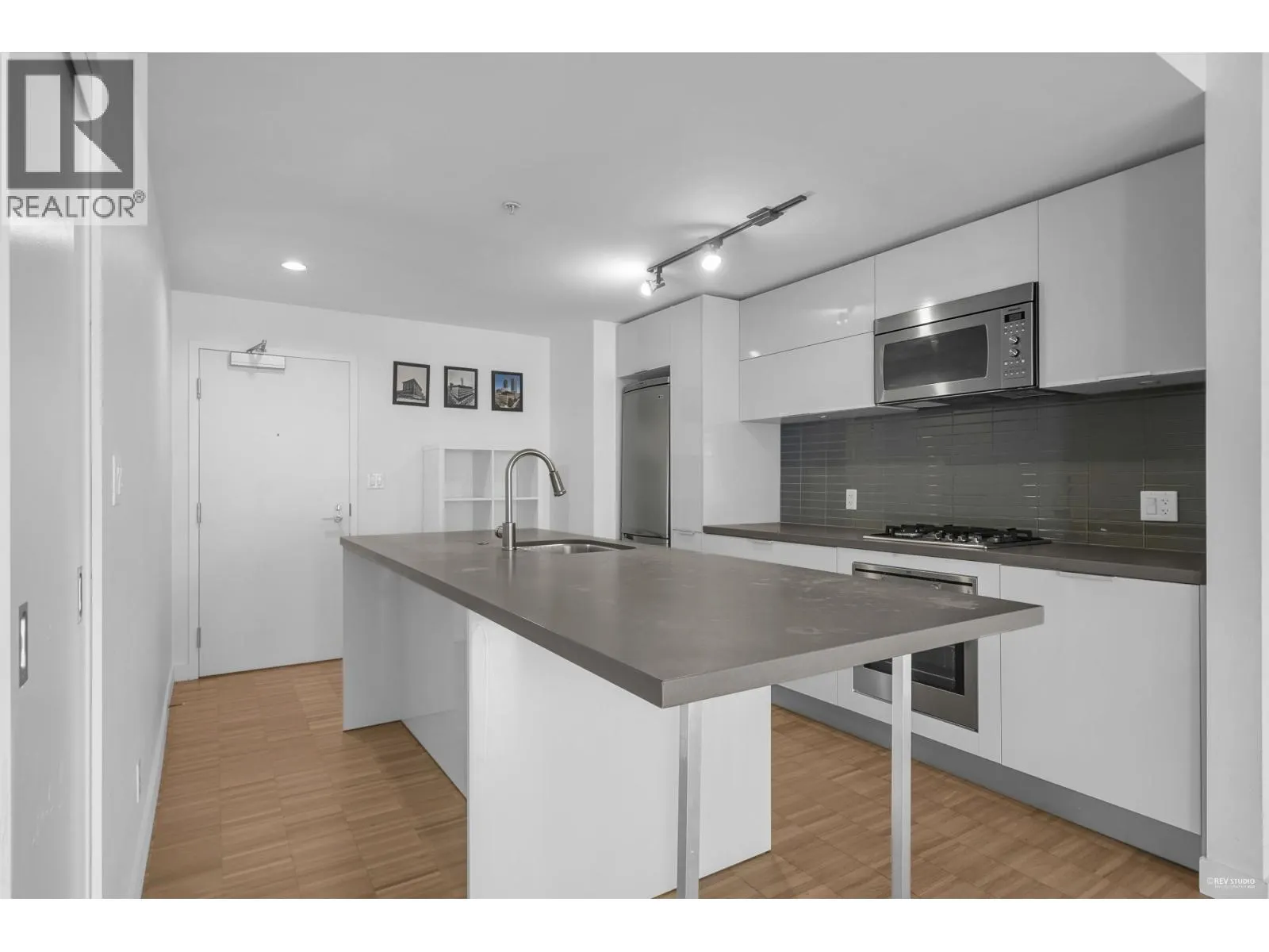 1707 108 W CORDOVA STREET