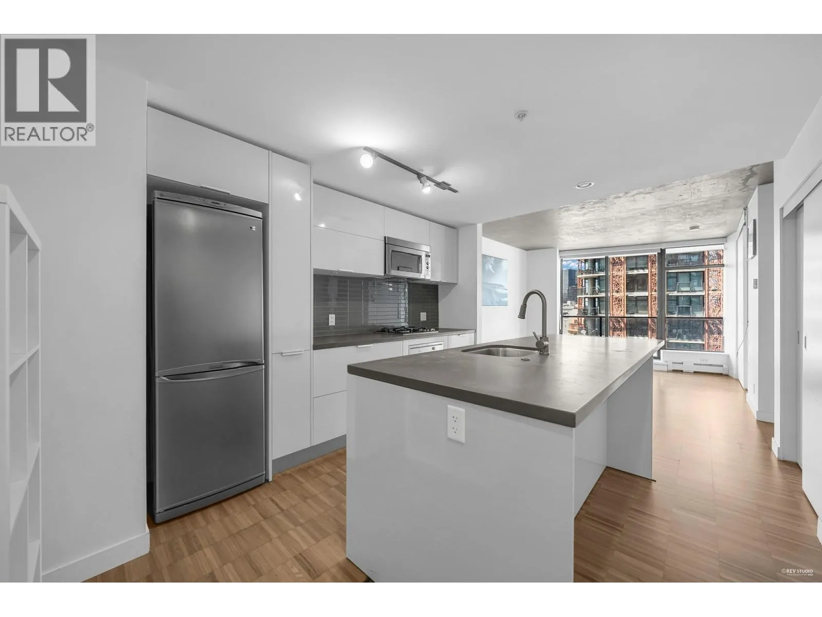 1707 108 W CORDOVA STREET