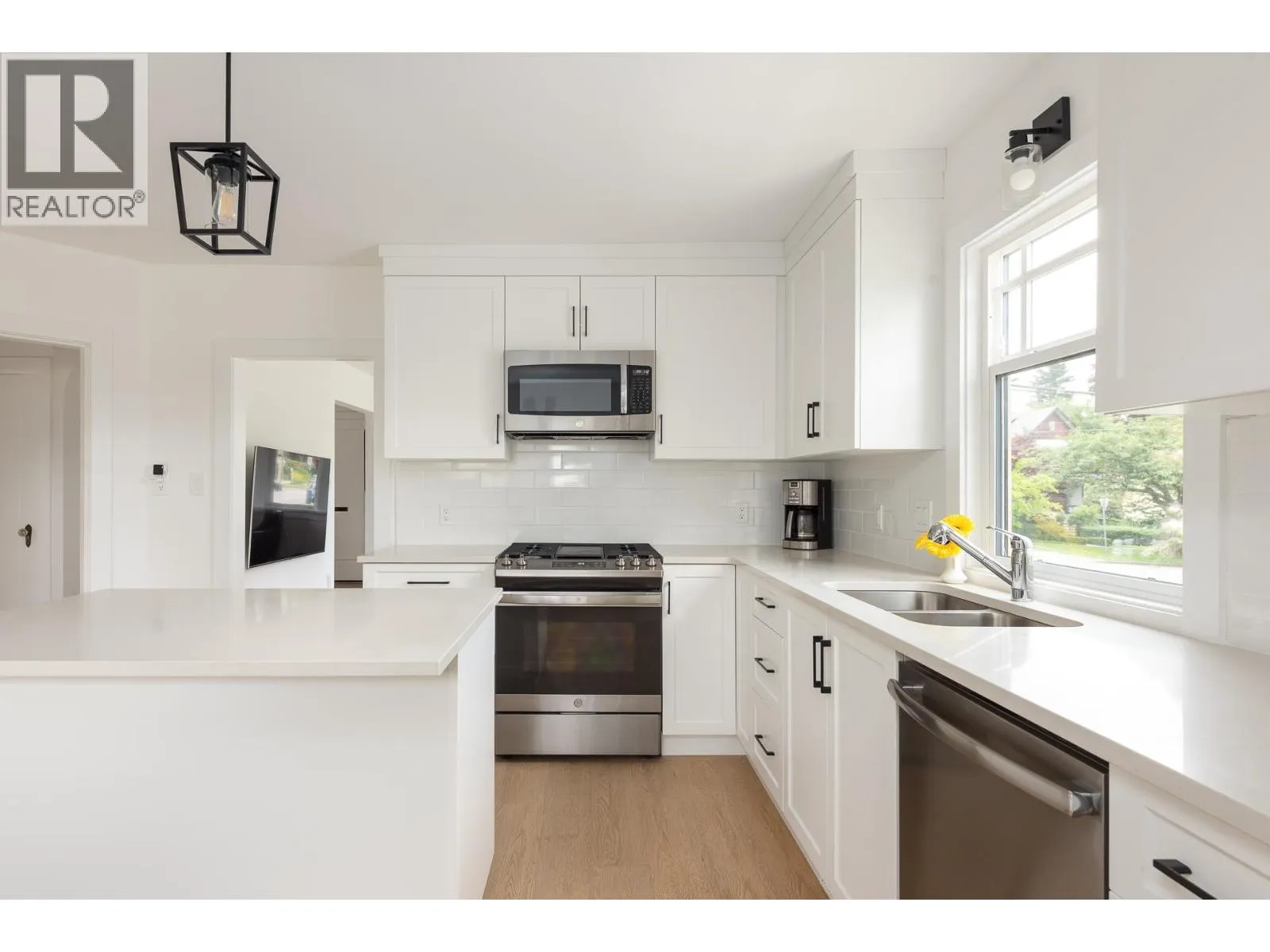 631 SECOND STREET