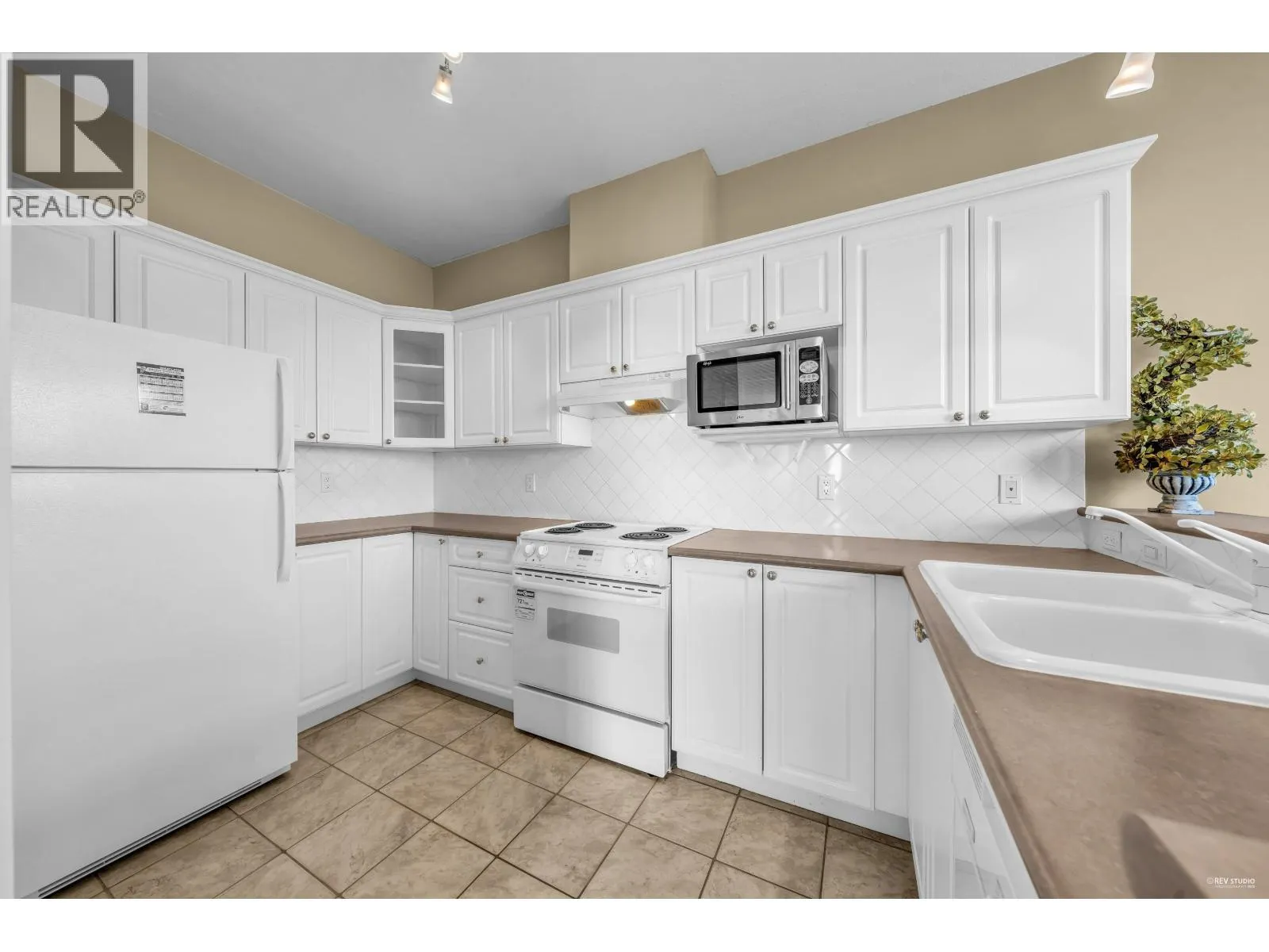 2302 6837 STATION HILL DRIVE