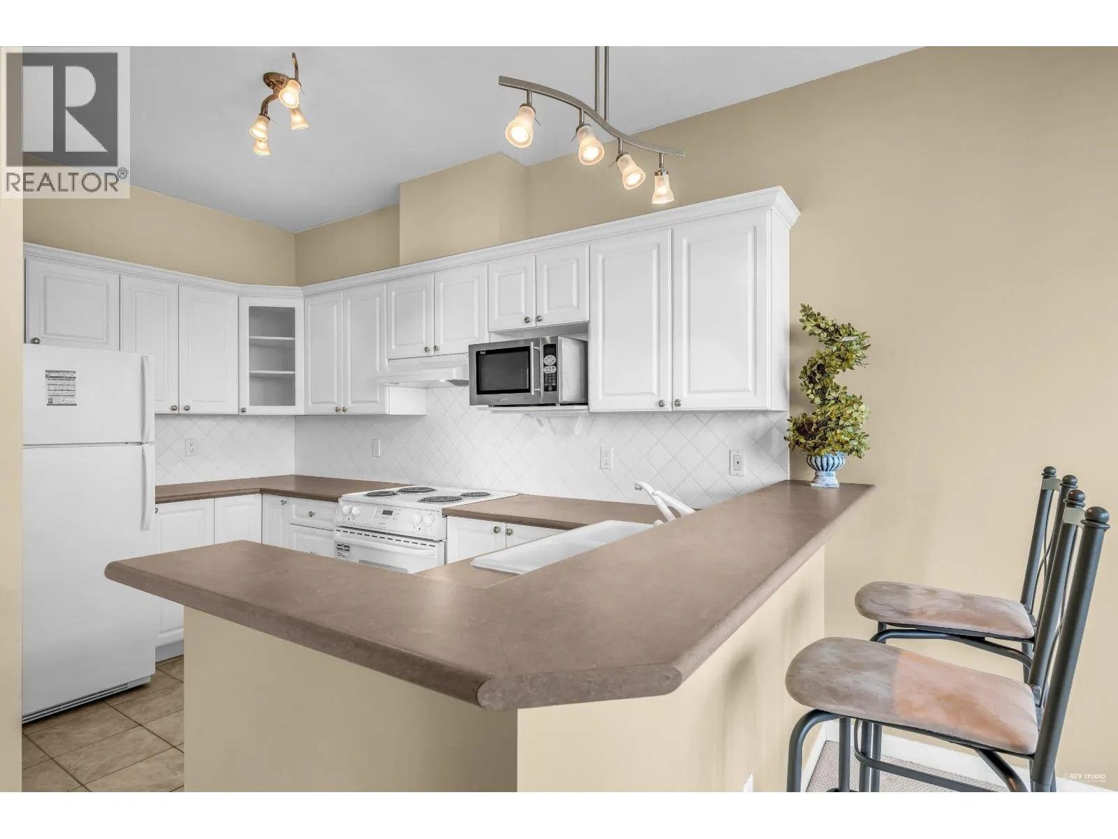 2302 6837 STATION HILL DRIVE