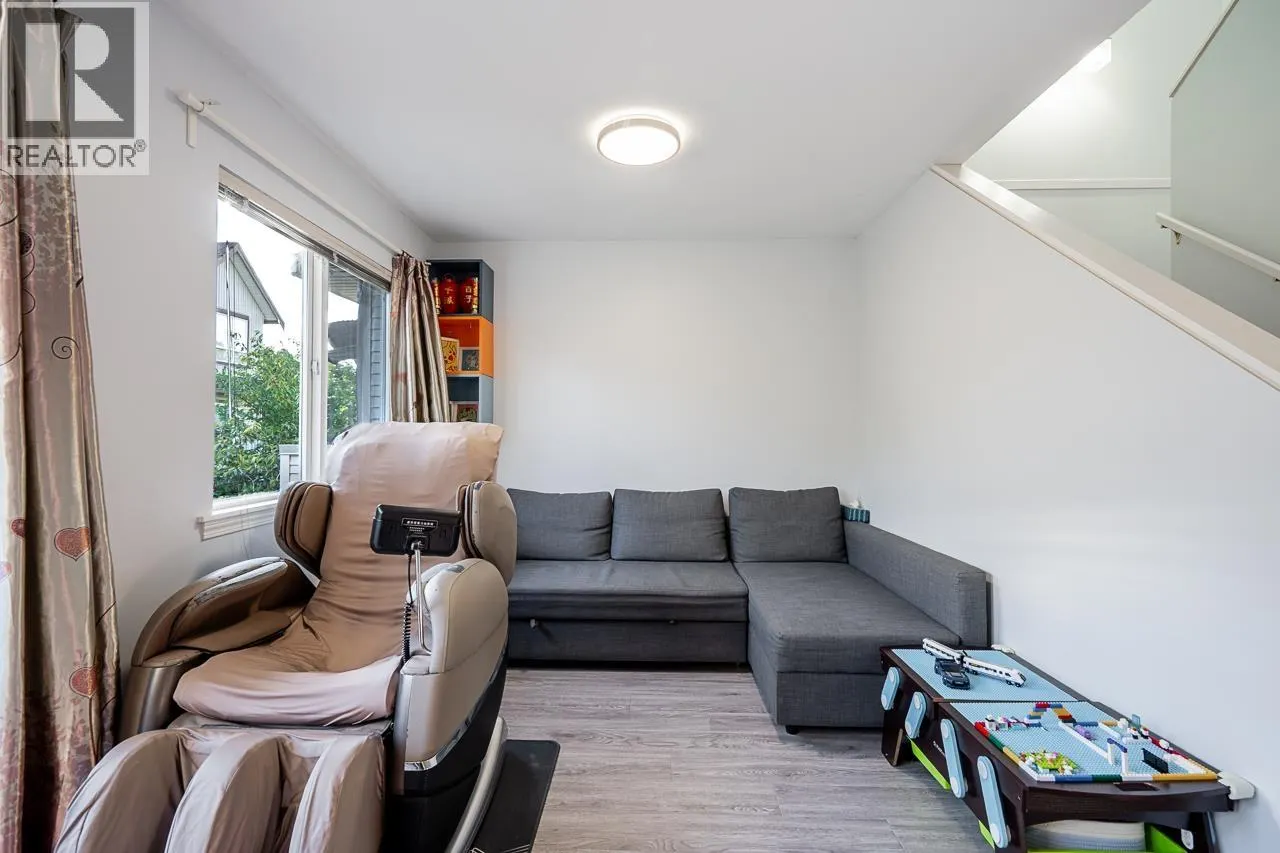 9 22728 NORTON COURT