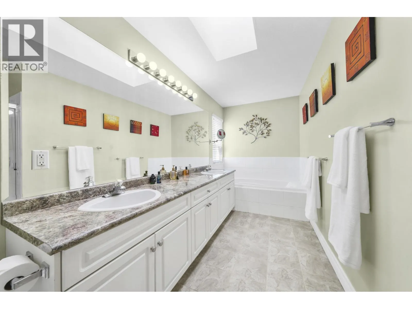 1220 YANGTZE PLACE