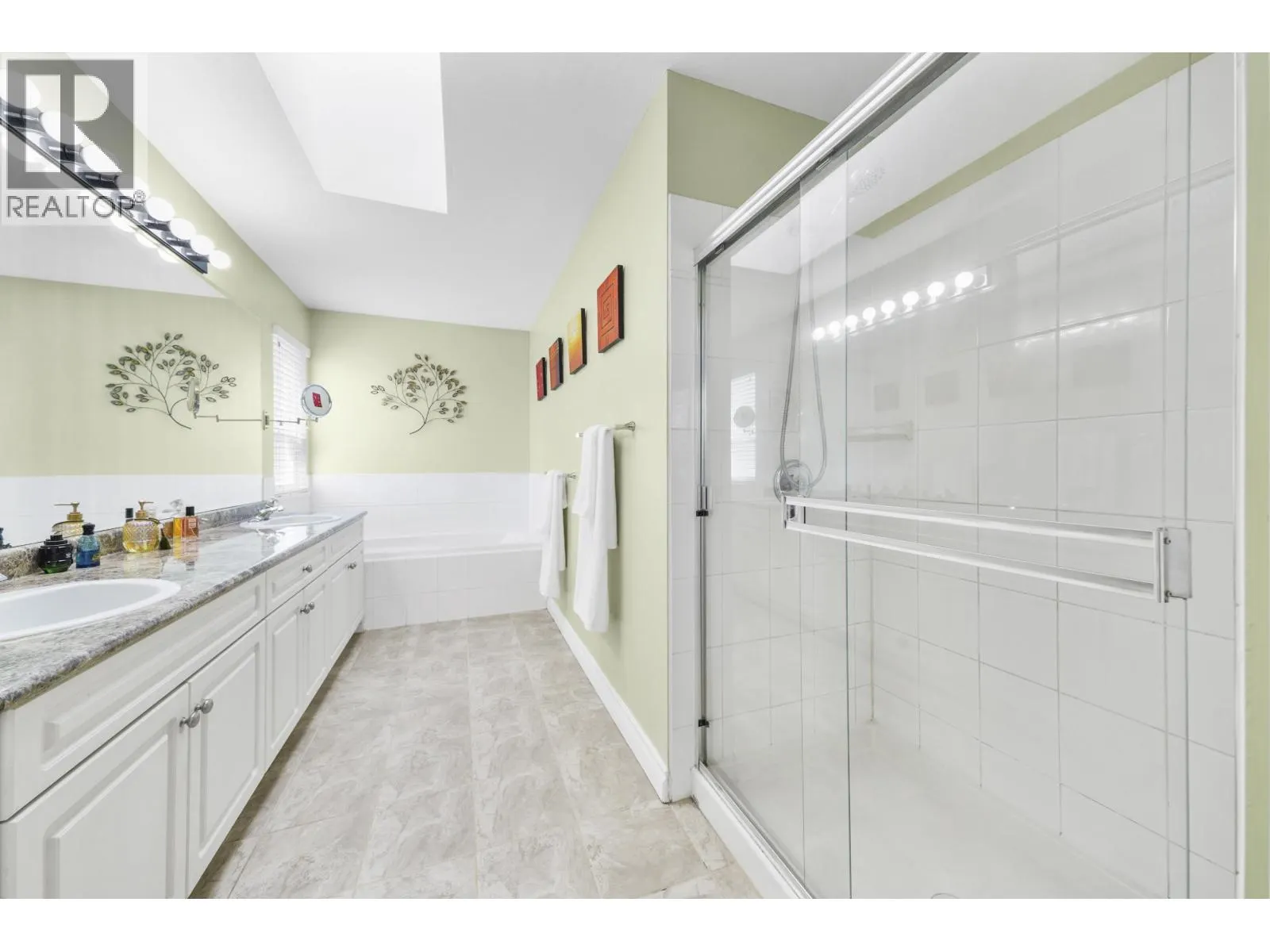 1220 YANGTZE PLACE