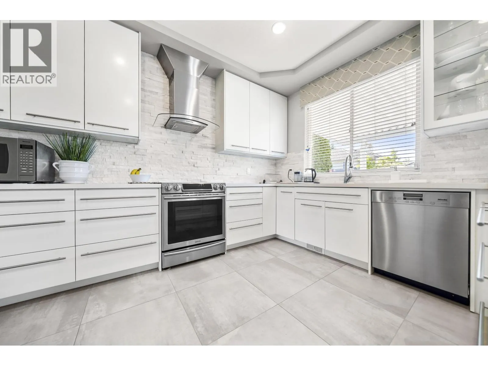 1220 YANGTZE PLACE