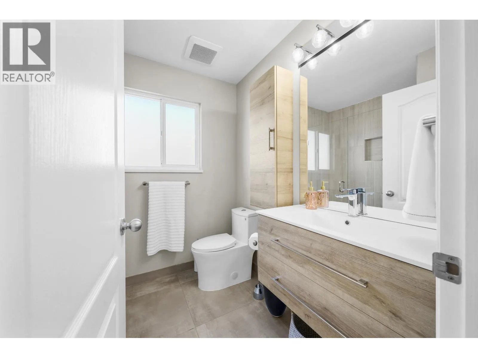 1220 YANGTZE PLACE