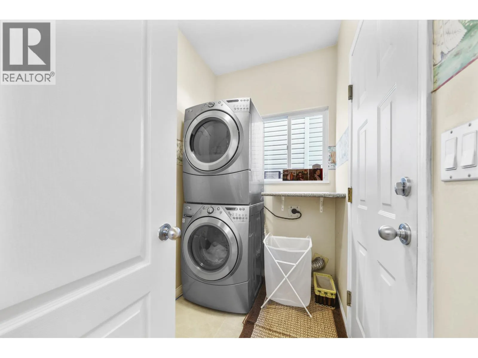 1220 YANGTZE PLACE