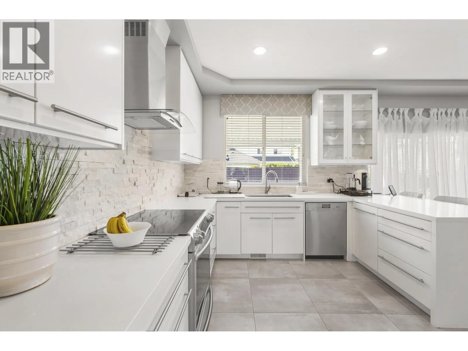 1220 YANGTZE PLACE