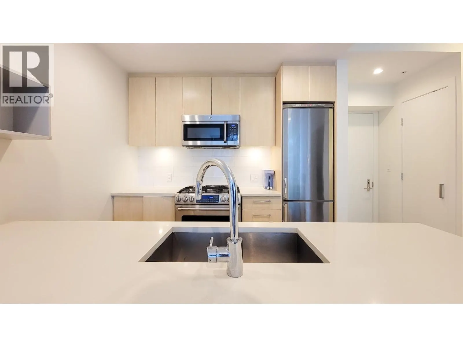 706 9080 UNIVERSITY CRESCENT