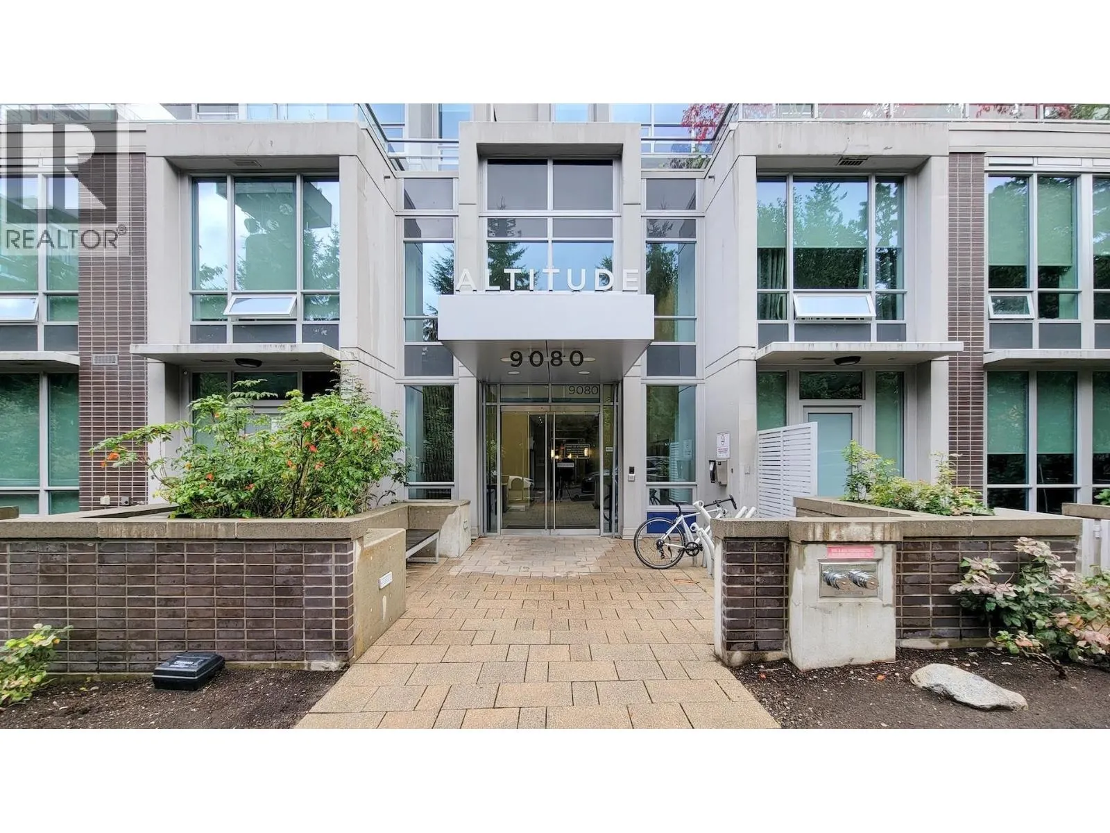 706 9080 UNIVERSITY CRESCENT