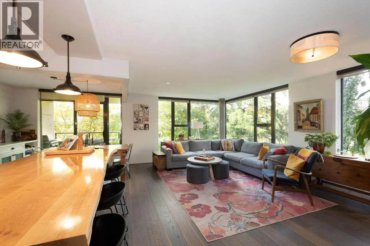308 683 W VICTORIA PARK