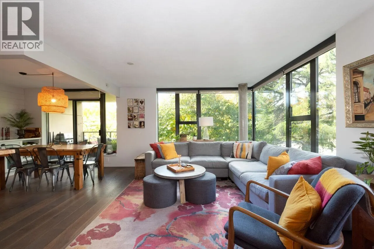308 683 W VICTORIA PARK