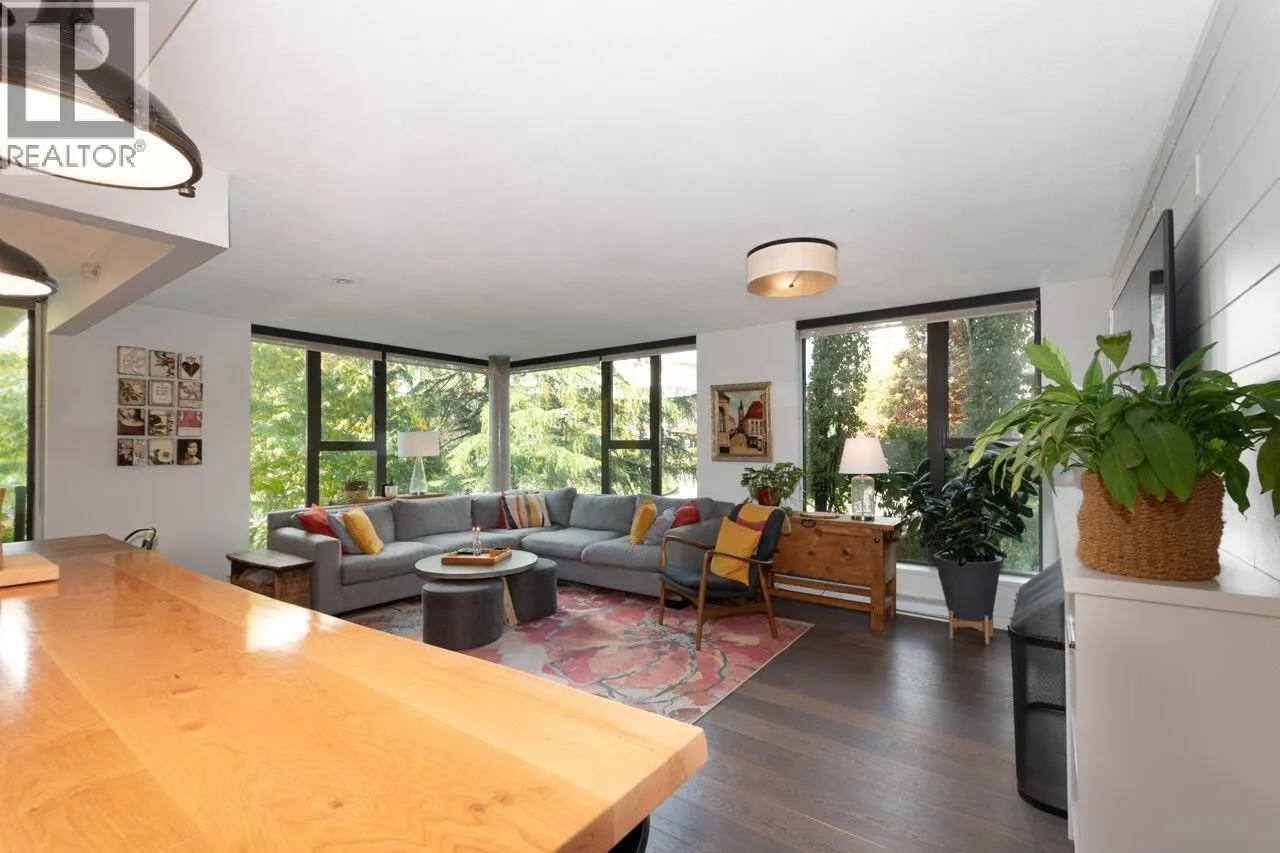 308 683 W VICTORIA PARK