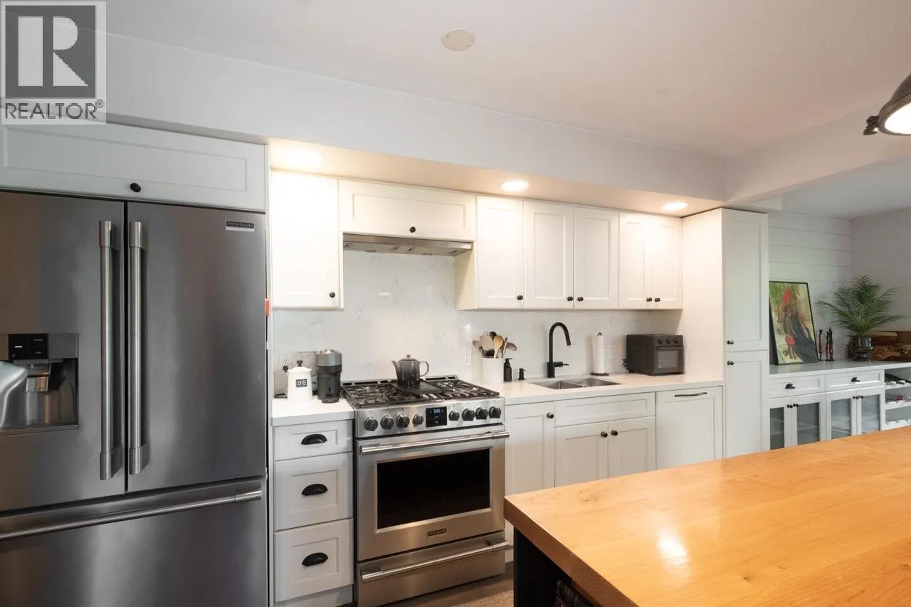 308 683 W VICTORIA PARK