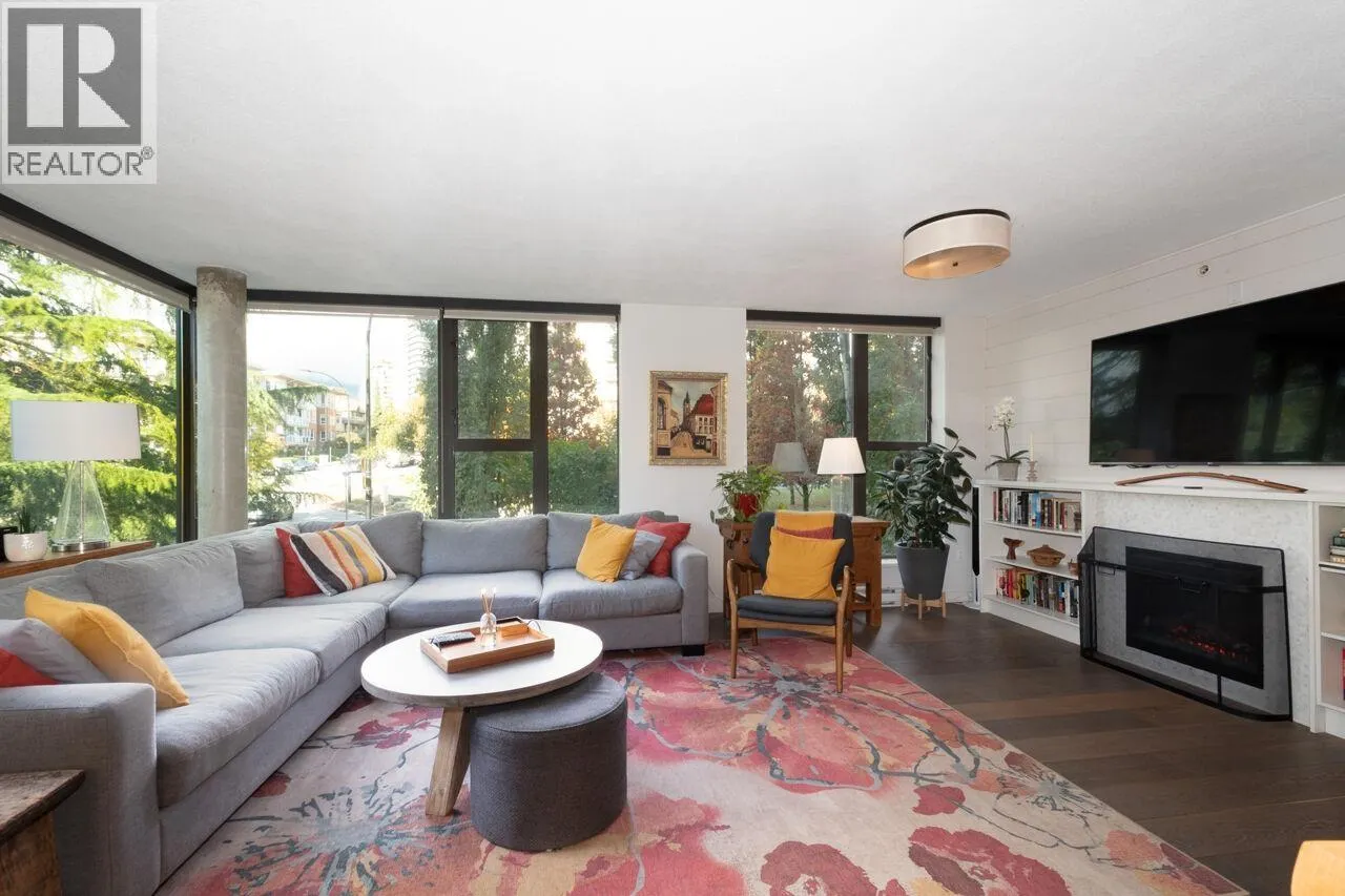 308 683 W VICTORIA PARK
