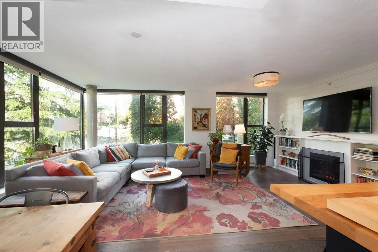 308 683 W VICTORIA PARK
