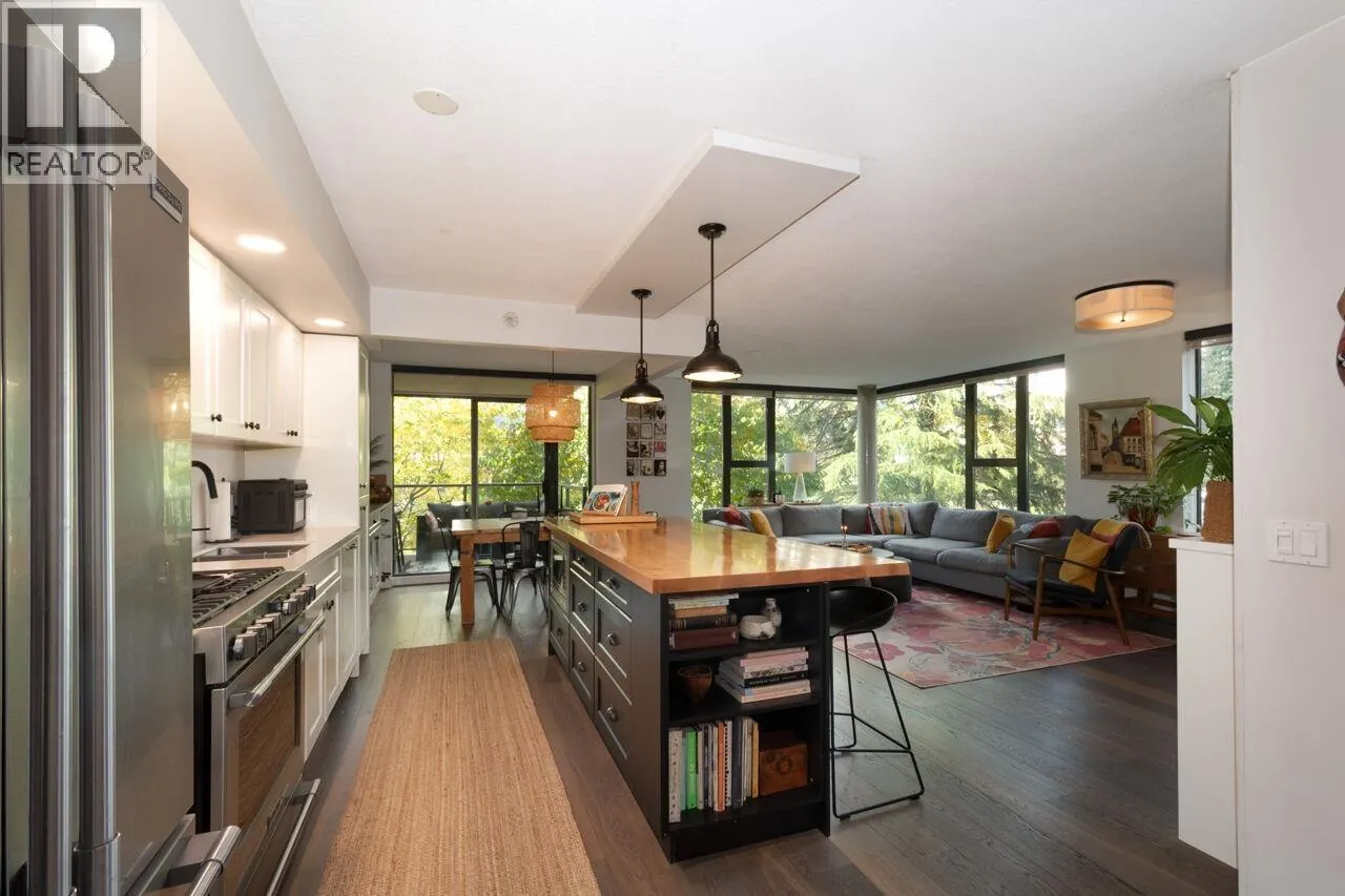 308 683 W VICTORIA PARK