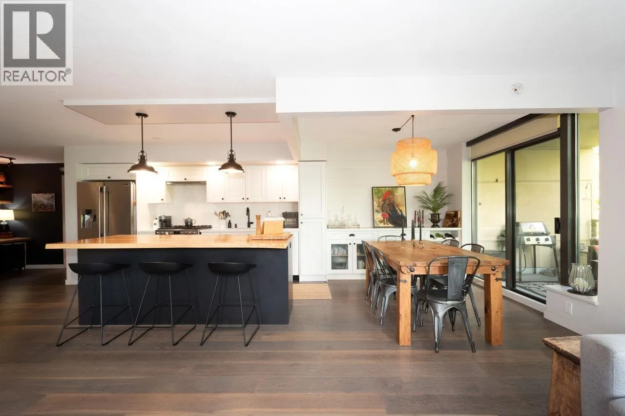 308 683 W VICTORIA PARK