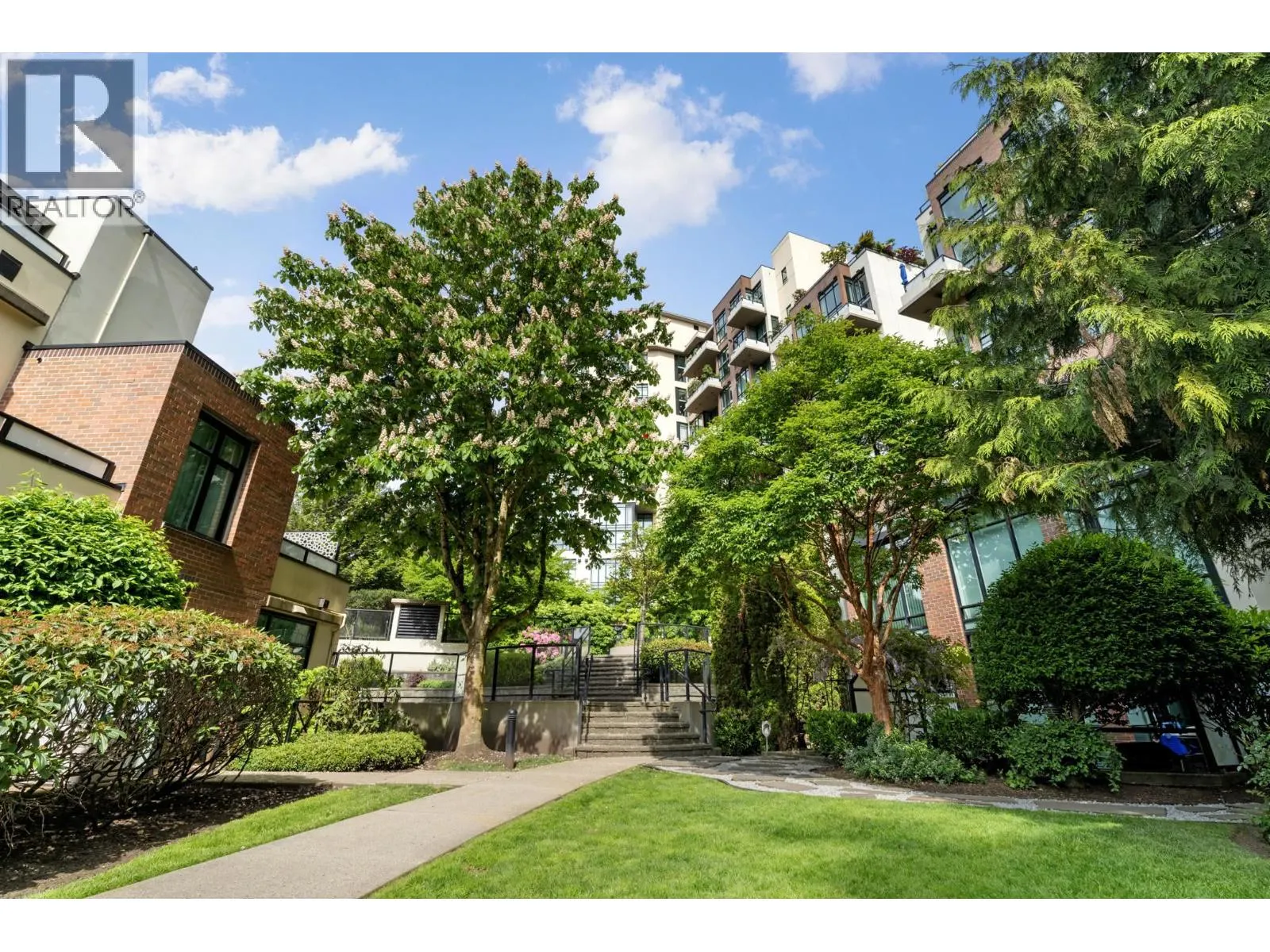 325 10 RENAISSANCE SQUARE