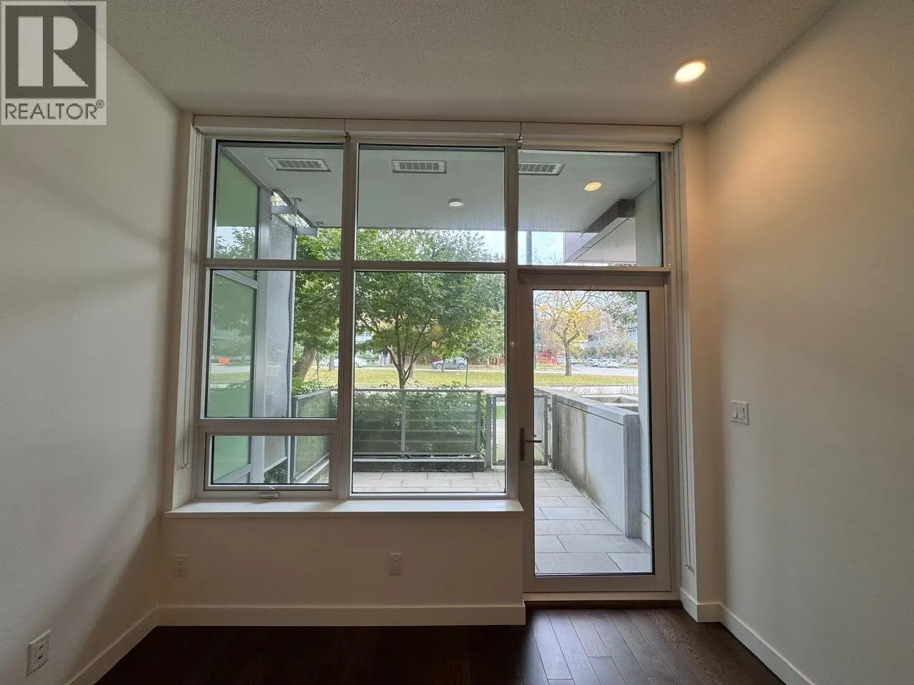 111 5077 CAMBIE STREET