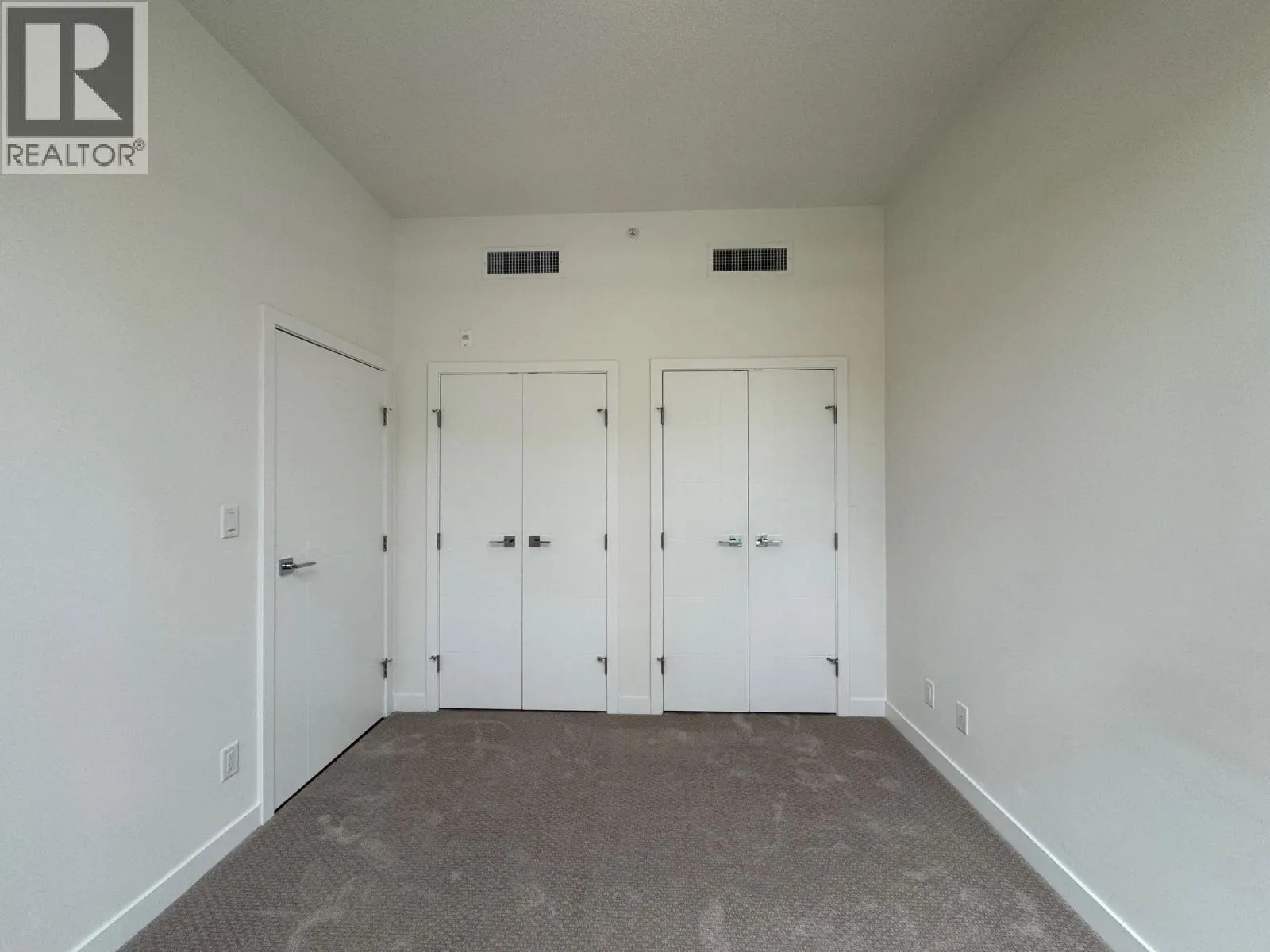 111 5077 CAMBIE STREET