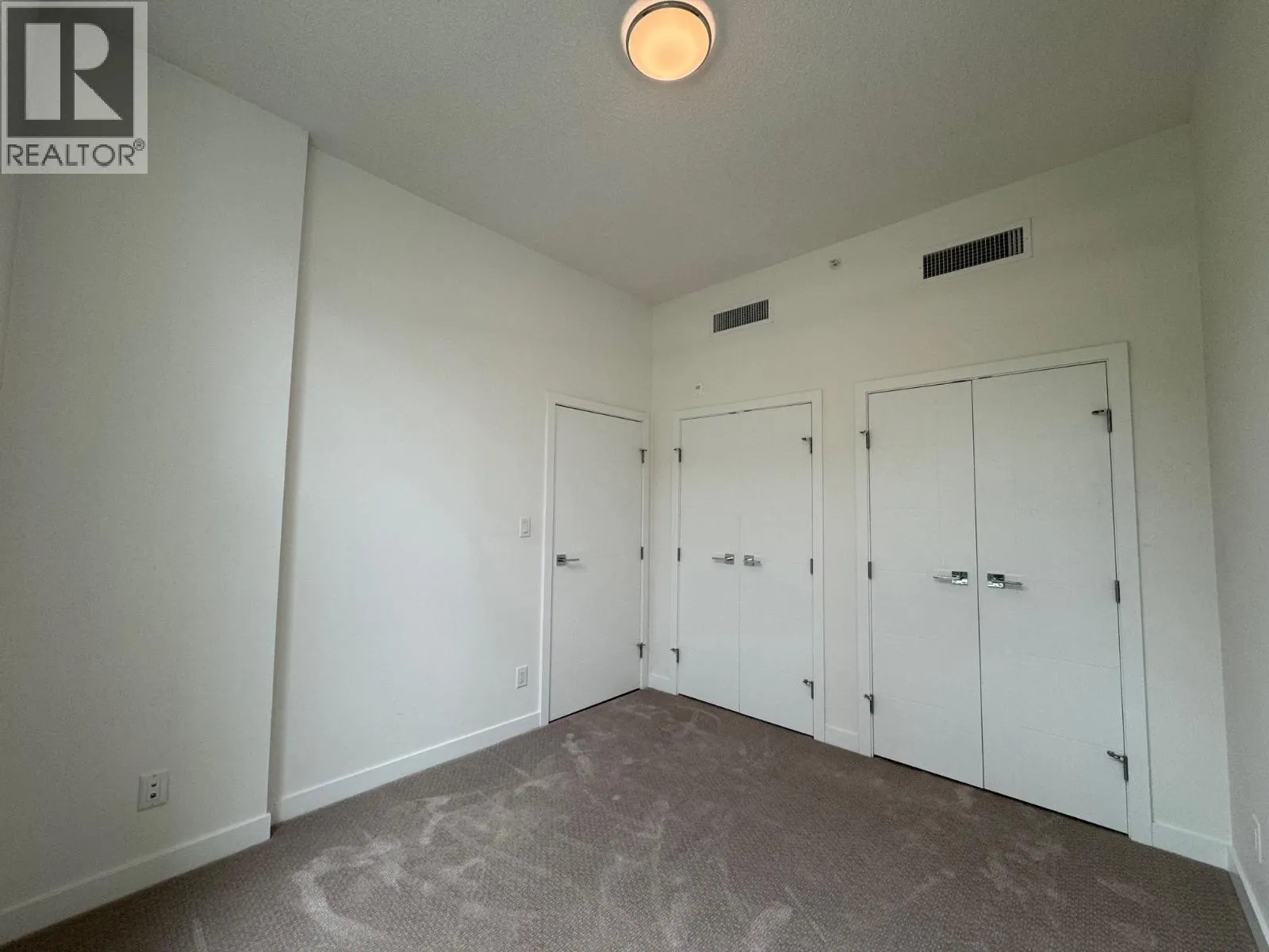 111 5077 CAMBIE STREET
