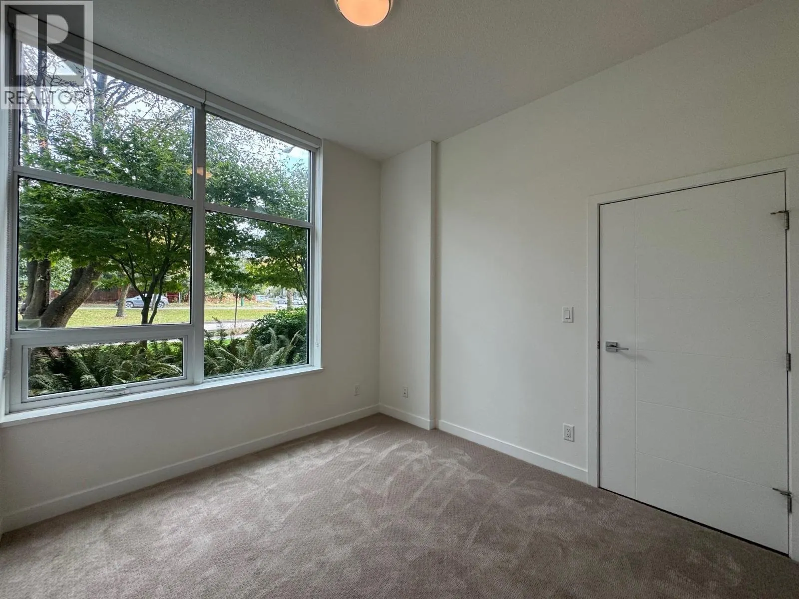 111 5077 CAMBIE STREET