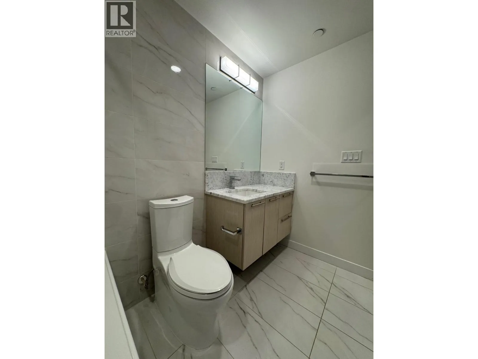 111 5077 CAMBIE STREET